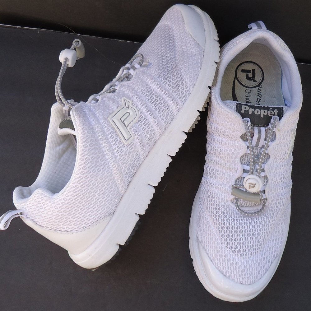 SIZE 6.5 M. Propét Travelwalker II sneakers shoes.